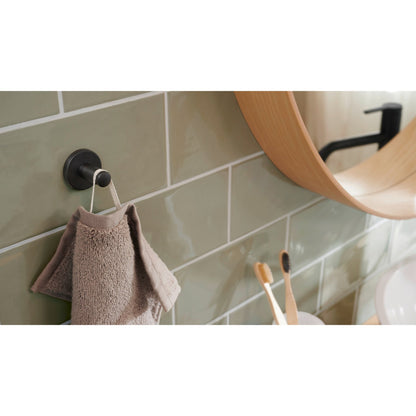 tesa MOON BLACK Handtuchhaken, schwarz matt, inkl. Klebelösung – Anwendung