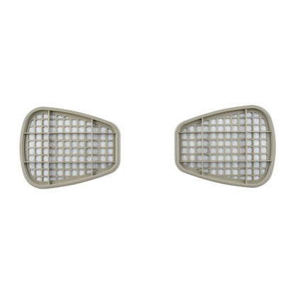 Dois cartuchos de filtro 3M™ 6055, A2 para vapores orgânicos da 3M Deutschland GmbH são mostrados lado a lado em fundo branco. São coberturas de plástico em forma de grade bege com uma leve forma de trapézio.