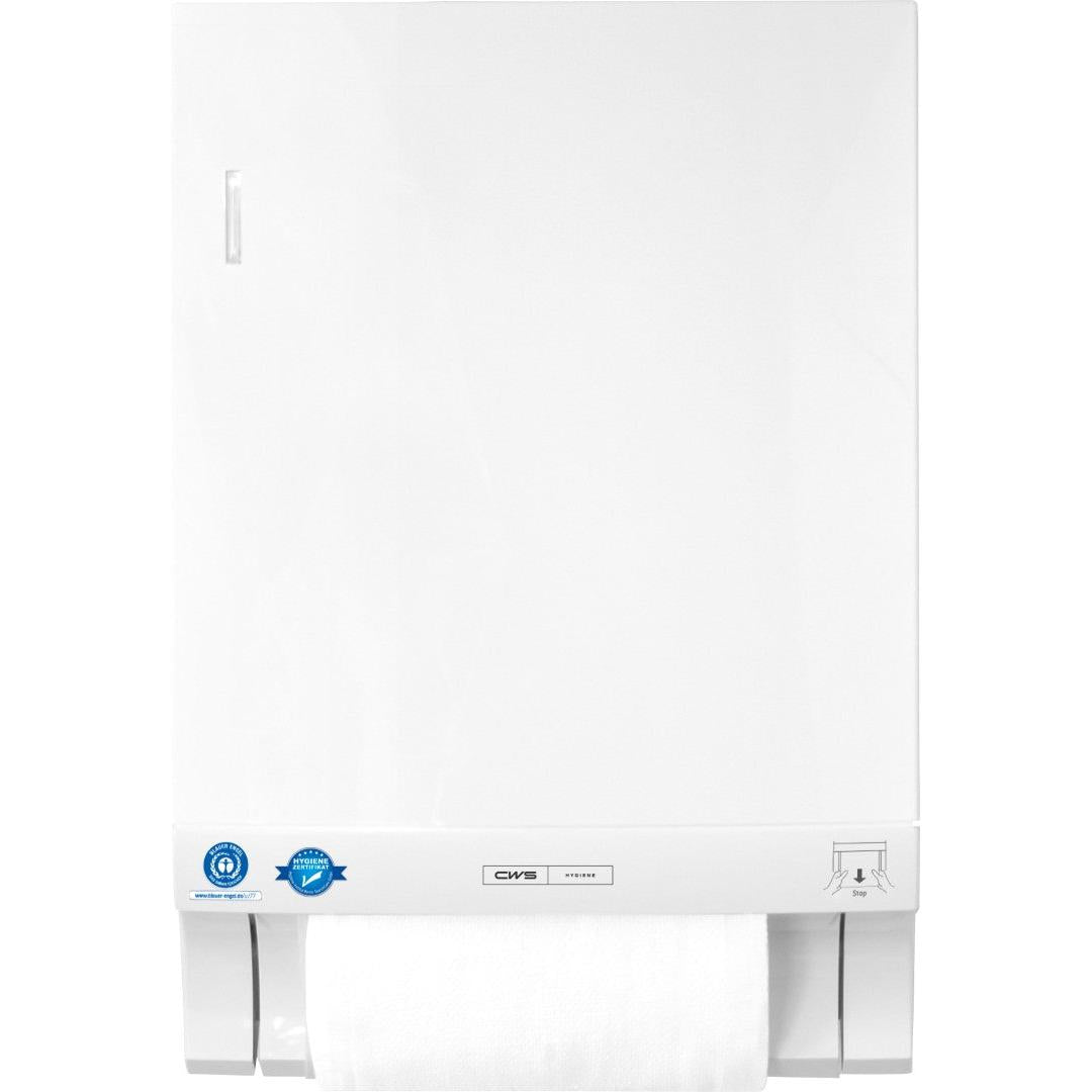 Um dispensador de toalhas de tecido CWS ParadiseLine Dry Slim branco para montagem na parede com uma placa, um rolo de toalha parcialmente visível na parte inferior e etiquetas na borda inferior.