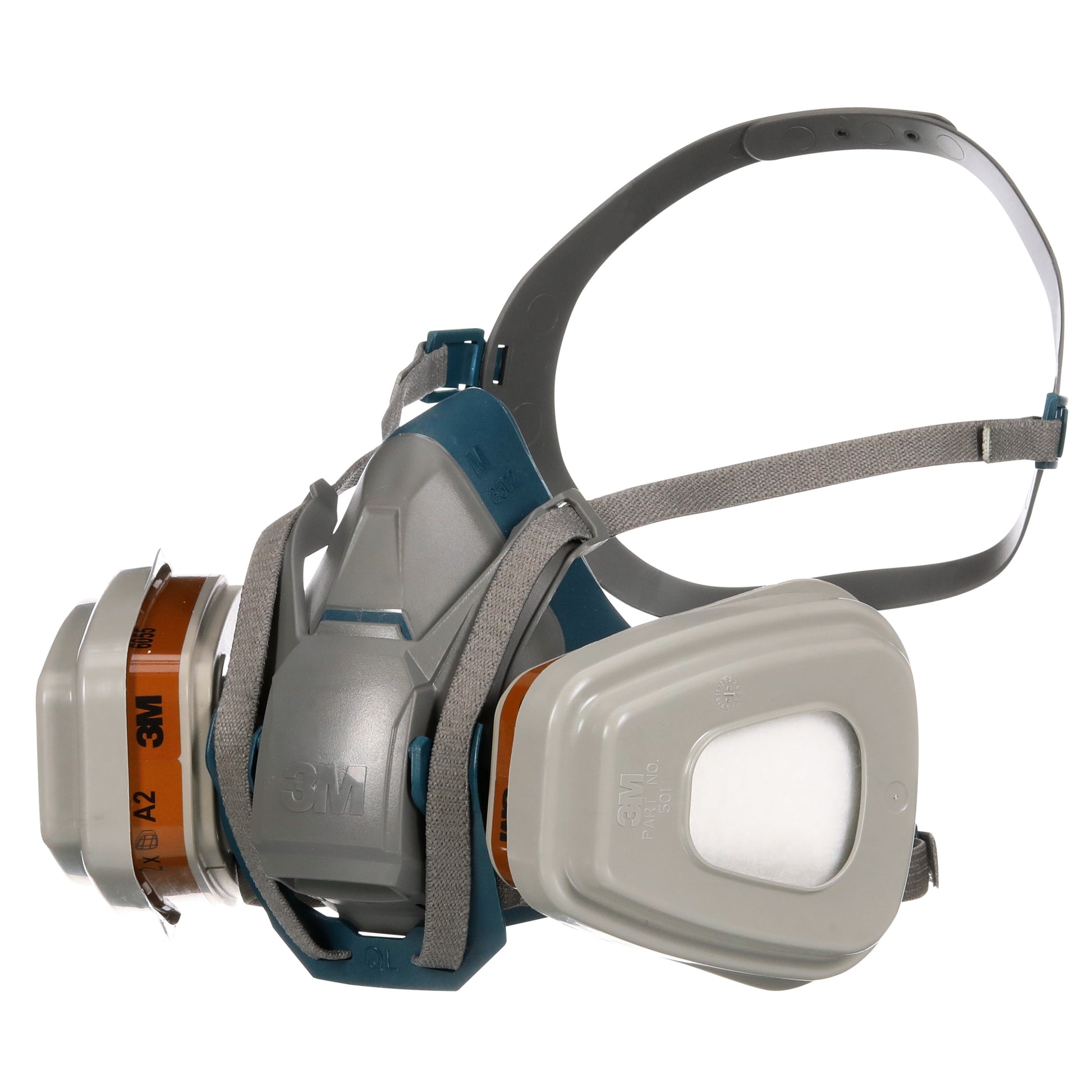 Die 3M™ Quick Latch-Atemschutzmaske 6502QLKIT-1 von 3M Deutschland GmbH ist eine grau-blaue Halbmaske mit verstellbaren Bändern und zwei A2P3-Filterpatronen zum Schutz gegen luftgetragene Schadstoffe.