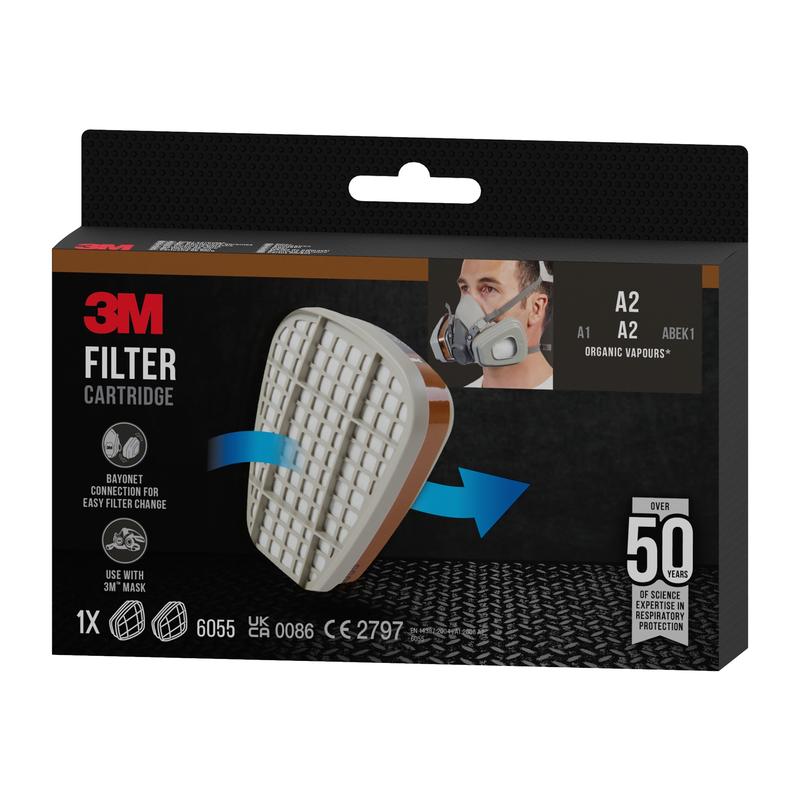 Uma caixa do cartucho de filtro 3M™ 6055, A2 Vapores Orgânicos da 3M Deutschland GmbH, com a imagem de um cartucho, um usuário mascarado e o texto indicando que é para vapores orgânicos (A2), compatível com máscaras 3M; um cartucho por caixa.