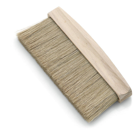A Nölle Profi Brush Maler-Abstauber (17 cm, mistura de cerdas claras, 55 mm) da Nölle Profi Brush Bürsten- & Pinseltechnik e.K. possui um cabo de madeira largo e cerdas claras densas - ideal para trabalhos de renovação. Exibido em fundo branco.