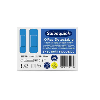 Caixa de Orkla Wound Care AB Salvequick detectável por raio-X (30 unidades/recarga), embalagem com 6 unidades, mostra pensos azuis à esquerda e à direita informações do produto como tamanho, quantidade e texto multilingue.