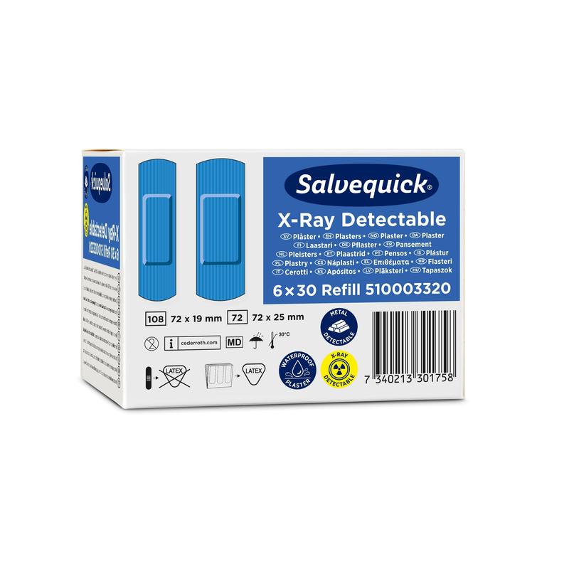 Uma embalagem Salvequick detectável por raio-X de Orkla Wound Care AB, 6 x 30 unidades de recarga (total de 180 pensos), com informação do produto, símbolos, códigos de barras e gráfico de pensos azuis na caixa.