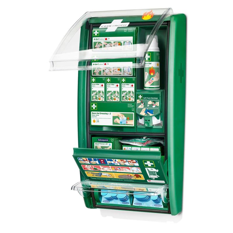 A estação de primeiros socorros e queimaduras Cederroth da Orkla Wound Care AB é um conjunto verde montado na parede em uma embalagem com compartimentos para queimaduras, géis e curativos, além de instruções ilustradas na tampa e nos compartimentos.