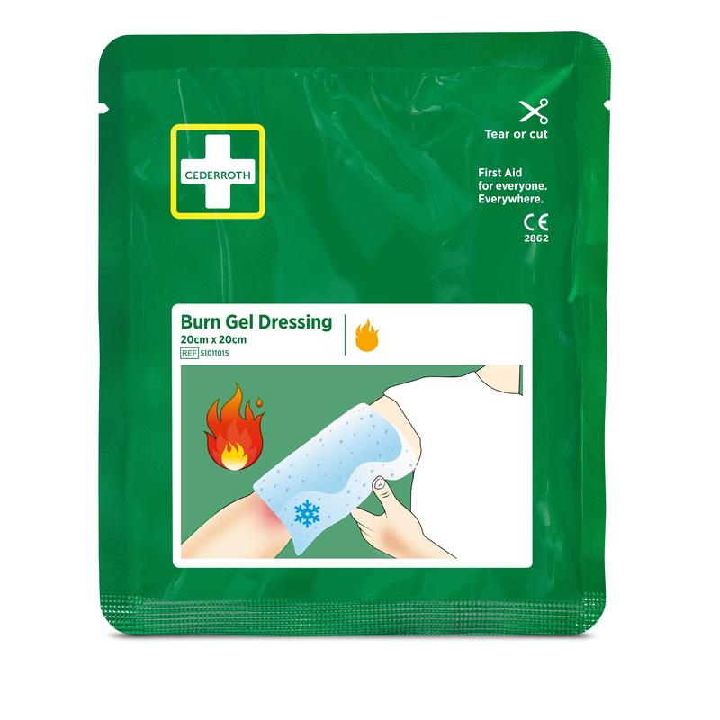 Em uma embalagem verde com a inscrição "Cederroth burn dressing 20x20 cm | Embalagem (1 unidade)" da Orkla Wound Care AB, está ilustrada uma mão que aplica a compressa estéril num braço queimado, com símbolos de primeiros socorros para queimaduras e alívio de desconforto.