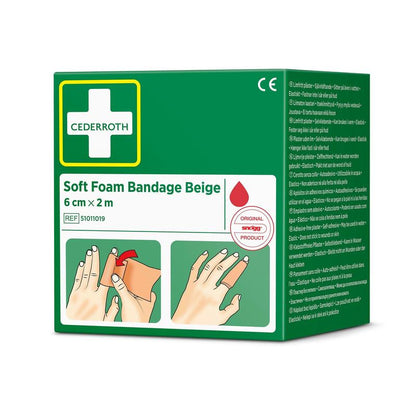 Uma caixa verde com Cederroth faixa de espuma macia bege 6 cm x 2m (1 peça) de Orkla Wound Care AB, com imagens de aplicação, um logotipo de cruz branca, informações do produto e texto multilíngue.