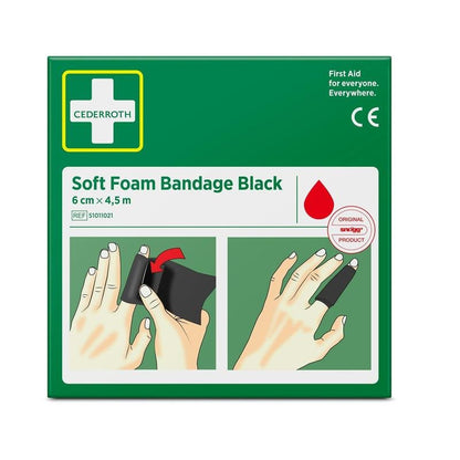 Uma caixa verde com a inscrição "Cederroth ligadura de espuma macia preta 6 cm x 4,5m | Embalagem (1 peça)" da Orkla Wound Care AB mostra imagens de mãos aplicando uma ligadura de espuma preta, juntamente com informações do produto e logotipos.