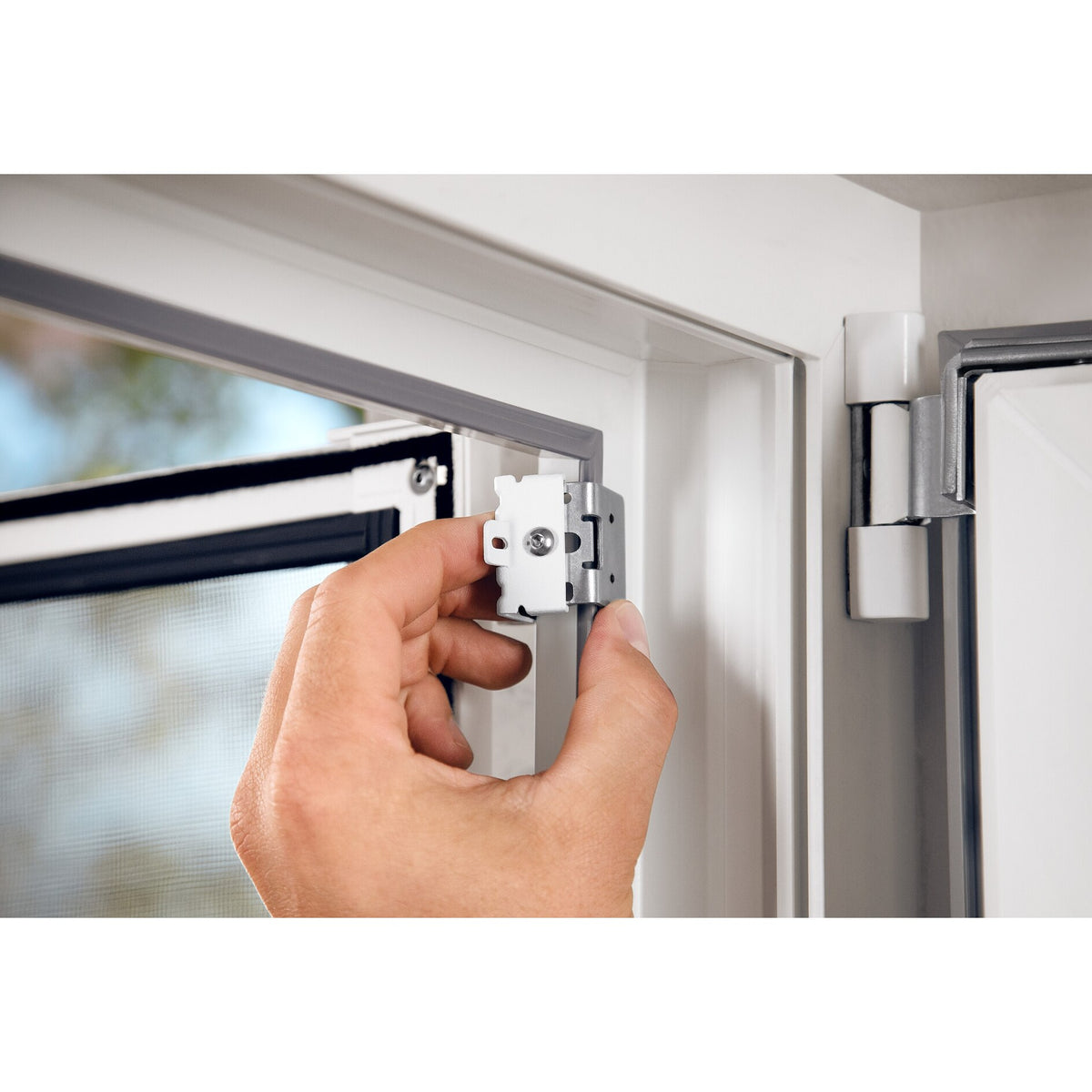 tesa INSECT STOP Klemm-Adapter-Set, weiß – Anwendung