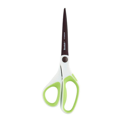 A tesoura Scotch™ Titanium (20 cm) da 3M Deutschland GmbH tem cabos brancos e verde claro com uma lâmina de metal, retratada em um fundo branco simples.