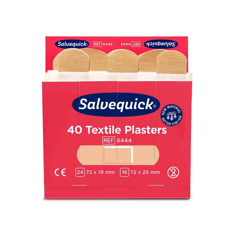 Uma caixa aberta de Orkla Wound Care AB Textilgesso vermelha (40 unid./Recarga, 6 peças) mostra dentro pensos bege e na frente tamanhos, informações do produto e símbolos de certificação.