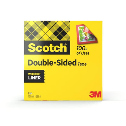 Uma caixa amarela de fita adesiva dupla face Scotch® da 3M Deutschland GmbH (1 rolo, 12 mm x 33 m) mostra um padrão quadriculado, uma foto a ser colada e o texto "100s of uses". No canto inferior direito, o logotipo da 3M é visível.