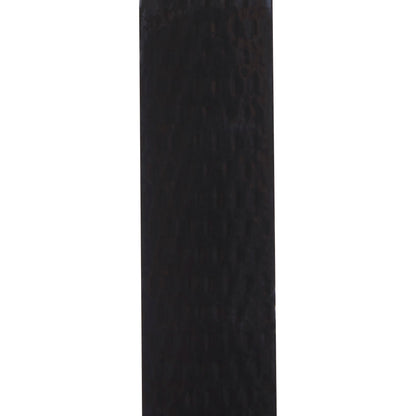 Das Scotch® Extremium™ Universal Klebeband (3 m x 19 mm) der 3M Deutschland GmbH mit einem hohen, rechteckigen schwarzen Strukturdesign steht mittig auf einem einfarbig weißen Hintergrund.