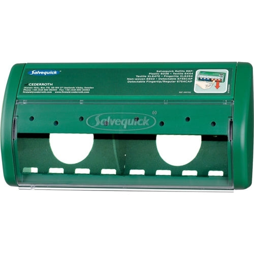 Um dispensador de pensos Salvequick verde da Orkla Wound Care AB, vazio | Embalagem (1 peça), possui duas aberturas redondas, uma tampa transparente, instruções impressas no canto superior direito e uma marca visível na frente.