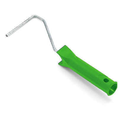 O Nölle Profi Brush Kleinroller-Bügel System 6 mm da Nölle Profi Brush Bürsten- & Pinseltechnik e.K. é apresentado em plástico verde com uma estrutura de metal e um orifício para pendurar, ideal para pinturas precisas em vários projetos de pintura sobre fundo branco.