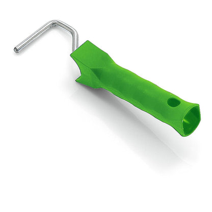 O Nölle Profi Brush Kleinroller-Bügel System 6 mm da Nölle Profi Brush Bürsten- & Pinseltechnik e.K. tem um cabo de plástico verde e uma haste de metal em forma de L, ilustrado sobre fundo branco.