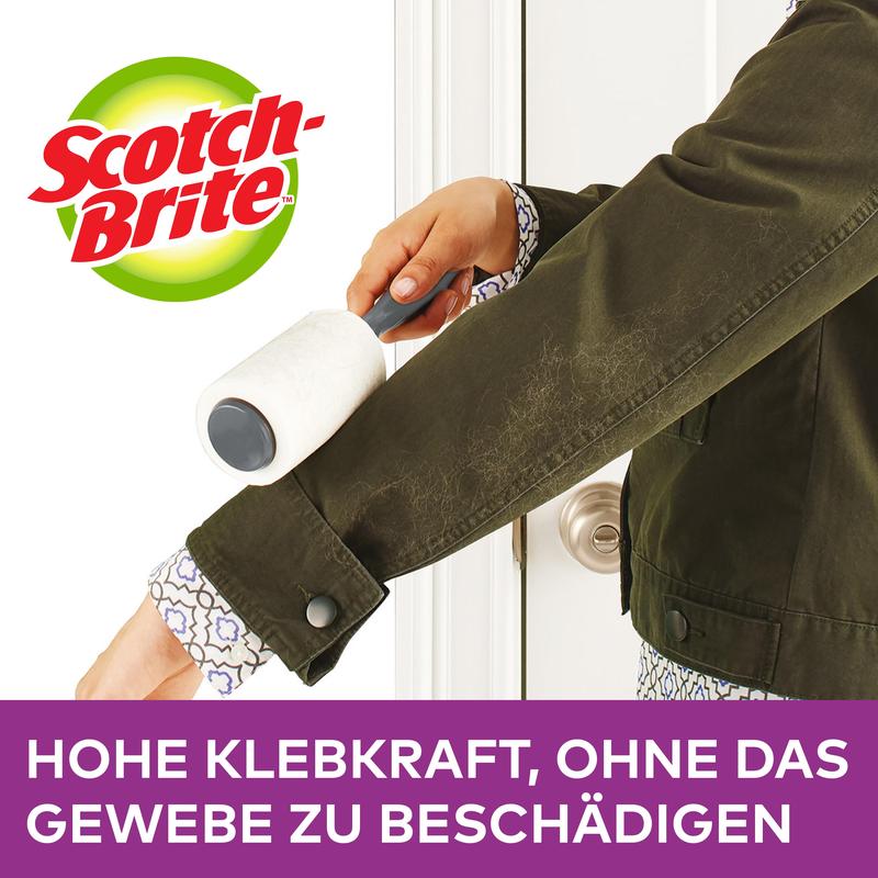 Uma pessoa usa o rolo Scotch-Brite™ Pet Extra Sticky* para pêlos de animais, 48 folhas, 1/pacote da 3M Deutschland GmbH na manga de um casaco verde escuro. Abaixo está escrito: "ALTA ADERÊNCIA, SEM DANIFICAR O TECIDO.