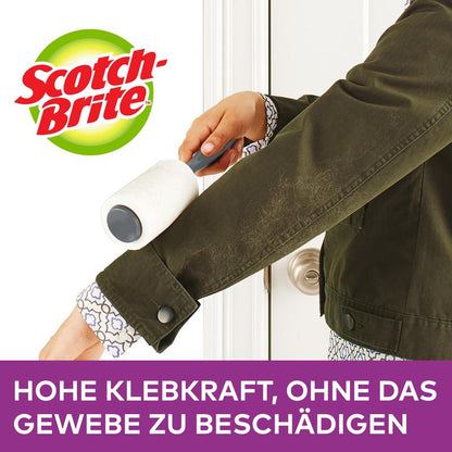 Uma pessoa usa o rolo Scotch-Brite™ Pet Extra Sticky* para pêlos de animais, 48 folhas, 1/pacote da 3M Deutschland GmbH na manga de um casaco verde escuro. Abaixo está escrito: "ALTA ADERÊNCIA, SEM DANIFICAR O TECIDO.