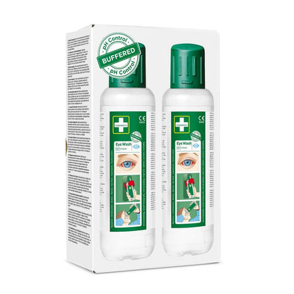 A Cederroth Lavagem Ocular 2 x 500 ml, pack de 2 da Orkla Wound Care AB contém duas garrafas com tampa verde e instruções claras - um must-have para ajuda rápida em lesões oculares.