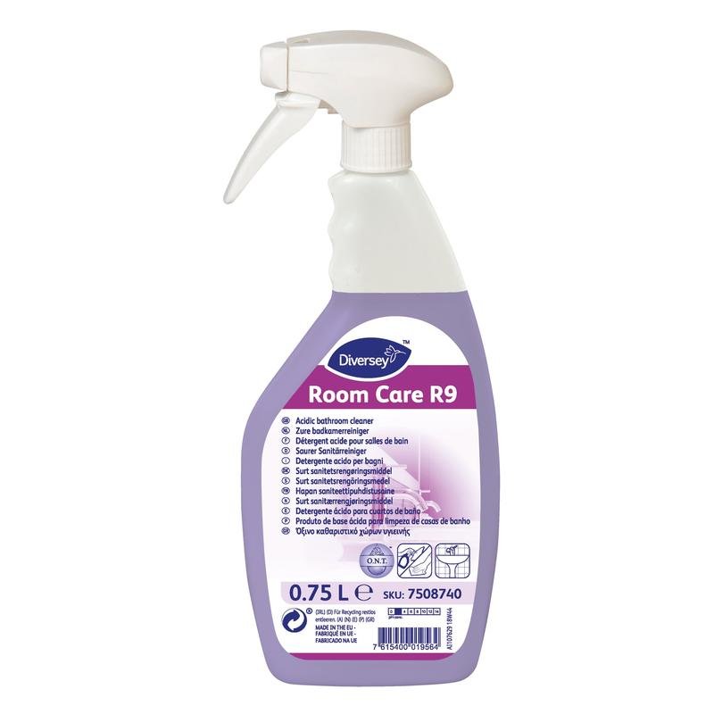 Uma garrafa de spray branca de 0,75 l Diversey Room Care R9 Limpeza Sanitária Ácida da Diversey Deutschland GmbH & Co. OHG, com solução de limpeza violeta e instruções multilíngues; disponível em caixas com 6 garrafas.