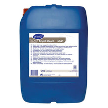 Um grande recipiente de plástico azul com a inscrição "Clax Bright Bleach 44A1 Alvejante para Roupas Coloridas" da Diversey Deutschland GmbH & Co. OHG, 20 L, com instruções multilíngues para remover manchas difíceis de roupas coloridas.