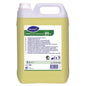 Um recipiente de 5 litros de TASKI Jontec Saponet free, um produto de limpeza e cuidado para pisos da Diversey Deutschland GmbH & Co. OHG, à base de sabão, com tampa branca e rótulo multilingue com símbolos para formulações de sabão natural.