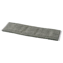 Um retângulo cinza TASKI MicroEasy Scouring Mop HD Pad da Diversey Deutschland com tecido texturizado e bordas brancas para a limpeza de pisos com alta aderência é mostrado plano sobre um fundo branco.