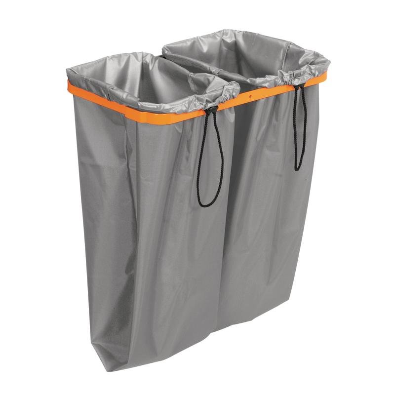O saco de lavagem TASKI pequeno (26 l) da Diversey Deutschland GmbH & Co. OHG é um recipiente de tecido cinza com dois compartimentos, borda laranja e cordões pretos, ideal para classificar objetos ou como saco de limpeza. Requer suporte para caixa de pano 7517270 ou 7517371.