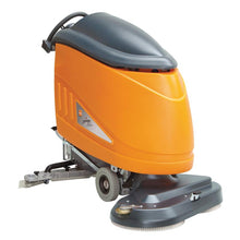 A TASKI swingo 1850 BMS da Diversey Deutschland é uma máquina de limpeza automática laranja-cinza com rodas motrizes, guidão, IntelliFlow, bocal de sucção em forma de W, carregador integrado e baterias de 4x6V-180Ah para a limpeza eficiente de áreas de tamanho médio.