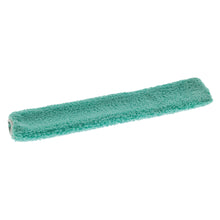 O pano de microfibra verde TASKI JM Ultra Interior Mop (40g) da Diversey Deutschland GmbH & Co. OHG possui uma superfície macia e texturizada para uma limpeza interior eficaz, é projetado para um suporte flexível e é ilustrado sobre um fundo branco.