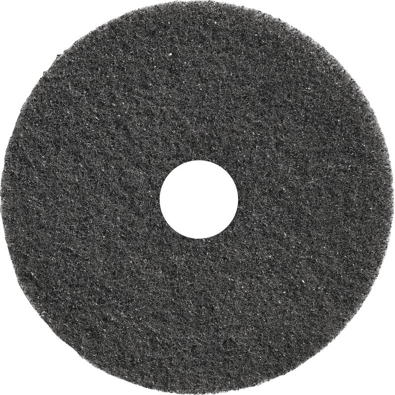 Um TASKI Americo Dominator Pad redondo e preto de 17" (43 cm) da Diversey Deutschland GmbH & Co. OHG com textura áspera e furo central - um disco de limpeza profunda extra agressivo, ideal para a limpeza intensiva de pisos (embalagem: 1 unidade).