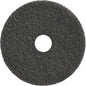 Um TASKI Americo Dominator Pad redondo e preto de 17" (43 cm) da Diversey Deutschland GmbH & Co. OHG com textura áspera e furo central - um disco de limpeza profunda extra agressivo, ideal para a limpeza intensiva de pisos (embalagem: 1 unidade).