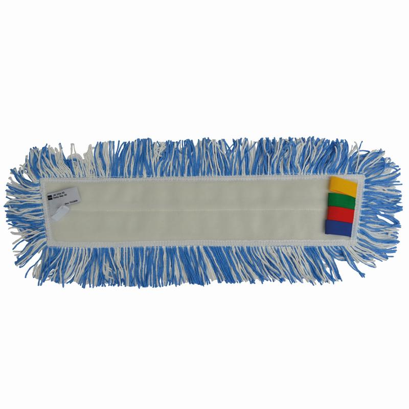 Um mop retangular TASKI Jonmaster Ultra HD Feuchtwischmopp da Diversey Deutschland GmbH & Co. OHG com franjas azuis e brancas, centro de tecido branco e quatro etiquetas coloridas - amarelo, verde, vermelho, azul - em uma extremidade sobre um fundo branco sólido.