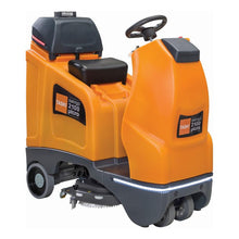 A TASKI swingo 2100µicro BMS Li-Ion da Diversey Deutschland GmbH & Co. OHG é uma máquina de lavar e secar compacta de cor laranja com assento preto, volante, escovas frontais visíveis e uma bateria de 150Ah Li-Ion com carregador integrado para uma limpeza prolongada.