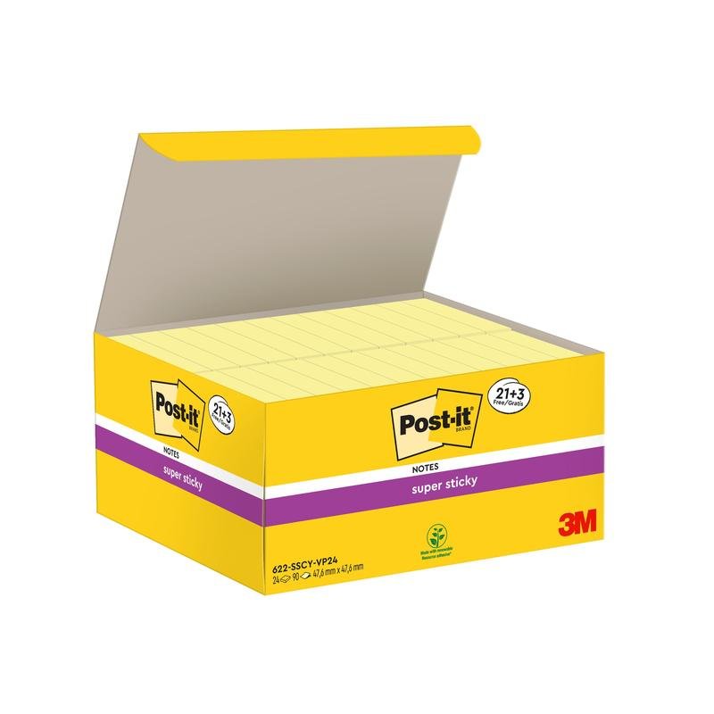 Uma caixa amarela aberta com notas adesivas 3M Post-it® Super Sticky (Amarelo, 47,6x47,6mm, 90 folhas/bloco), embalagem promocional com 21 blocos mais 3 blocos grátis, mostra o logotipo e informações do produto em roxo e branco. Feito de papel 100% certificado PEFC.
