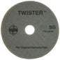 Das Twister Pad 10000 von Diversey Deutschland GmbH & Co. OHG ist ein runder, grauer Pad mit "TWISTER SG", "HTC", "Pat. pend." und "The Original Diamond Pad" Aufdruck - ideal zum Reinigen und Polieren von Hartböden für brillanten Glanz.