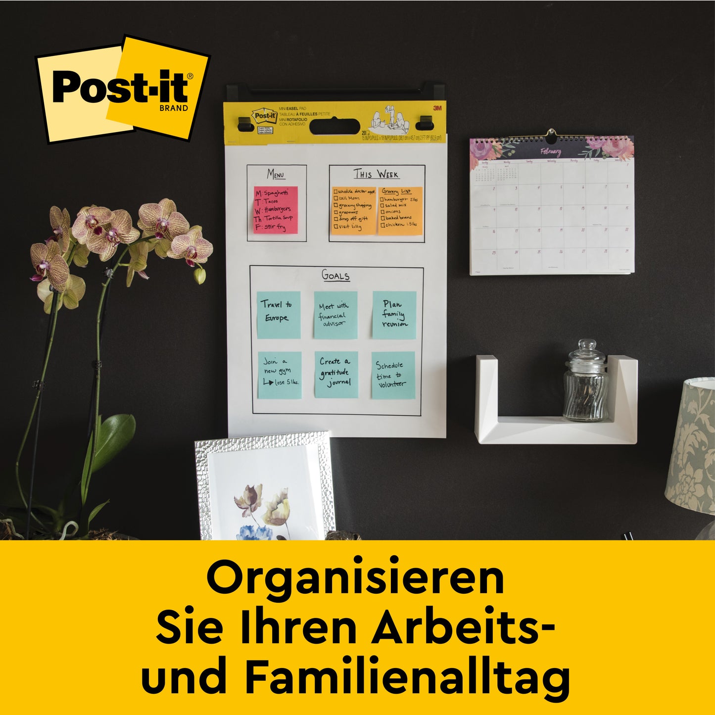 An einer Wand hängt die Post-it® Super Sticky Meeting Chart 559P (63,5 x 76,2 cm) mit neonfarbenen Meeting Notes der 3M Deutschland GmbH, die sich perfekt für die Organisation von Arbeits- und Familienalltag eignet. "Organisieren Sie Ihren Arbeits- und Familienalltag.