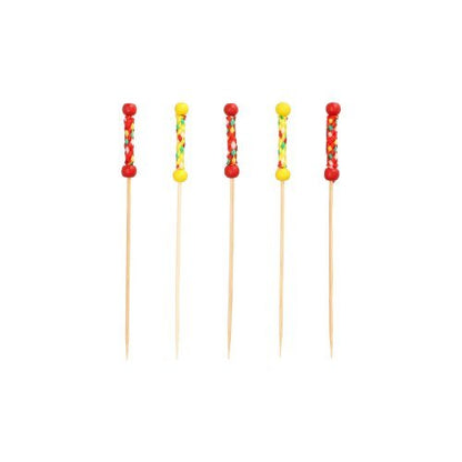 Cinco PAPSTAR 250 palitos de finger food da PAPSTAR GmbH de madeira, biodegradáveis, com pérolas coloridas e decorações em vermelho, amarelo e acentos multicoloridos, dispostos verticalmente sobre um fundo branco.