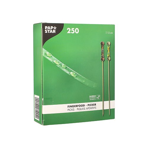 Uma caixa verde com a inscrição "PAPSTAR 250 palitos de finger food" da PAPSTAR GmbH contém espetos de bambu ecológicos de 12 cm de comprimento, é equipada com dois espetos ilustrados e exibe informações do produto em várias línguas na frente.