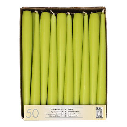 Uma caixa com 50 velas Starpak, cada uma com um diâmetro de 2,2 cm e um comprimento de 25 cm, dispostas verticalmente numa única camada. A etiqueta na frente contém informações do produto e a marca Starpak com um logotipo de certificação.