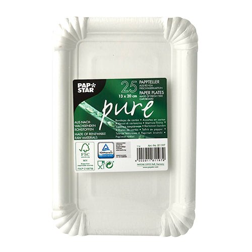 Uma embalagem com 25 pratos descartáveis redondos brancos PAPSTAR "pure" de cartão sustentável da PAPSTAR GmbH, ecológicos e feitos de matérias-primas renováveis, cada um embalado individualmente em plástico com um rótulo verde "Pap Star Pure".