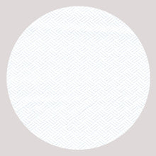 Um círculo branco com um padrão discreto de cruz de losangos, inspirado na toalha de mesa PAPSTAR (papel, branco, 8 m x 118 cm), está centralizado em um fundo cinza claro. Linhas azuis finas formam uma grade uniforme que reflete o design da PAPSTAR GmbH.