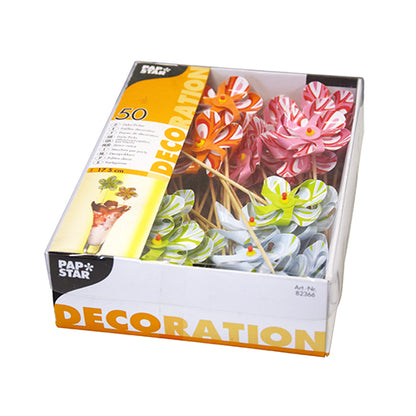 Uma caixa com 50 PAPSTAR palitos decorativos "Cata-vento" (17,5 cm, cores sortidas) em uma bandeja de papel, ideal como acessório de festa para bebidas. A embalagem é adornada com a inscrição "DECORATION" da PAPSTAR GmbH e uma imagem de bebidas decoradas.