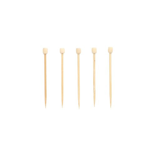 Cinco PAPSTAR 100 Fingerfood-Picker da PAPSTAR GmbH de bambu com pequenos quadrados de lousa escrevíveis como topos estão dispostos em uma linha horizontal sobre um fundo branco.