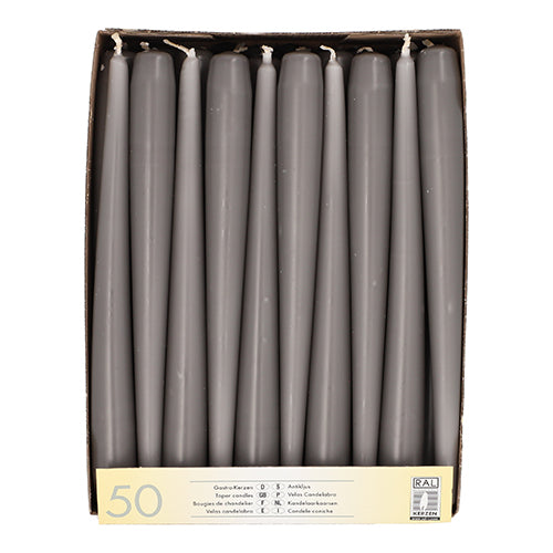 Uma caixa Starpak 50 velas Ø 2,2 cm - 25 cm, ordenada cuidadosamente e rotulada com "50 peças" - com sua longa duração de queima, perfeita para qualquer ocasião.