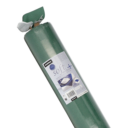 Um rolo verde de toalha de mesa Starpak, semelhante a tecido, em "soft selection plus", ideal como toalha de mesa durável, com uma etiqueta de produto e um pequeno pedaço de material branco destacado de cima, fotografado sobre fundo branco.