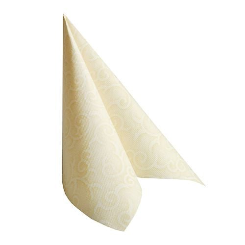 Um único guardanapo creme PAPSTAR 20 guardanapos "ROYAL Collection" 1/4-dobra (40x40 cm) da PAPSTAR GmbH, dobrado para cima em forma de triângulo, dá um toque elegante a qualquer decoração de mesa.