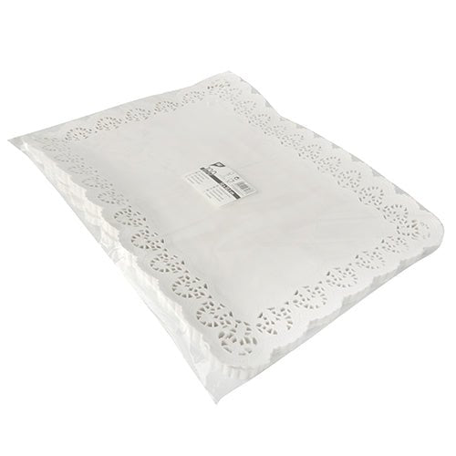 Um conjunto de PAPSTAR 100 papéis rendados quadrados, brancos da PAPSTAR GmbH possui bordas com padrões de ondas e rendas decorativas e é embalado ordenadamente com uma etiqueta de código de barras - ideal como toalhas de papel brancas de alta qualidade.