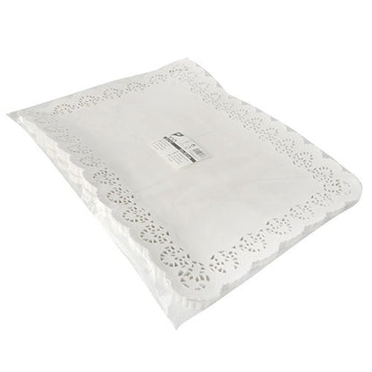 Um conjunto de PAPSTAR 100 papéis rendados quadrados, brancos da PAPSTAR GmbH possui bordas com padrões de ondas e rendas decorativas e é embalado ordenadamente com uma etiqueta de código de barras - ideal como toalhas de papel brancas de alta qualidade.