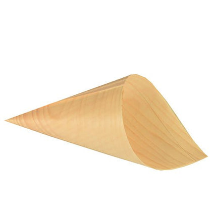 Os PAPSTAR 50 cones de finger food, madeira "pure" da PAPSTAR GmbH são cones individuais vazios, de madeira clara com superfície lisa, perfeitos para uma apresentação ecológica de finger food sobre fundo branco.